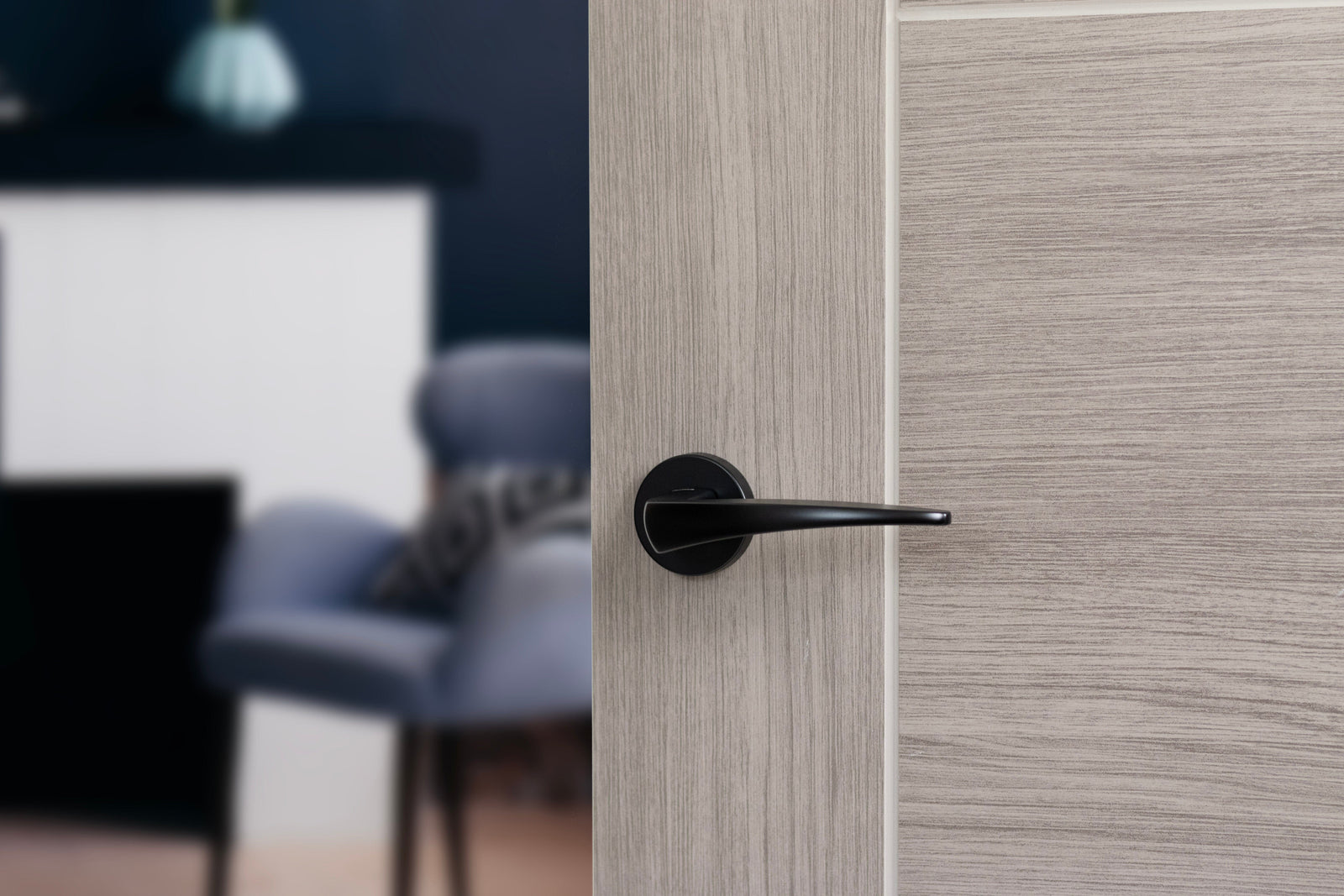 Forme Foglia Designer Lever Minimal Round Rose in Matt Black Designer Lever Handle Atlantic