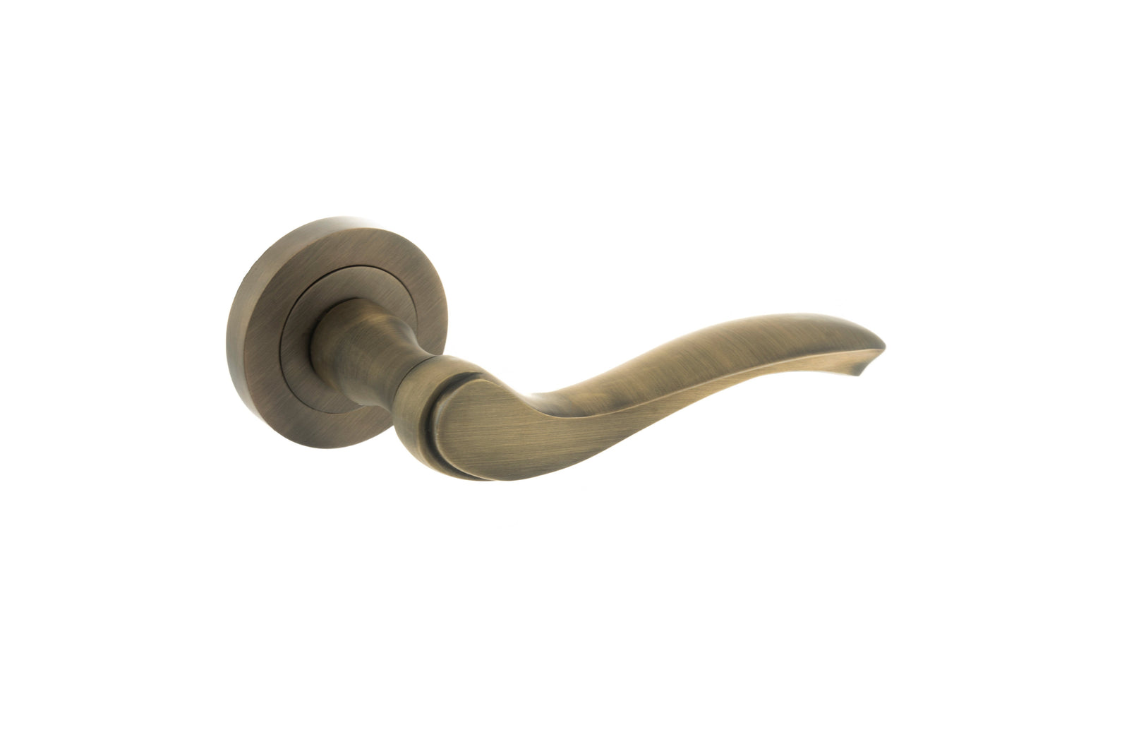 Old English Warwick Lever Round Rose in Matt Antique Brass Lever on Round Rose Atlantic