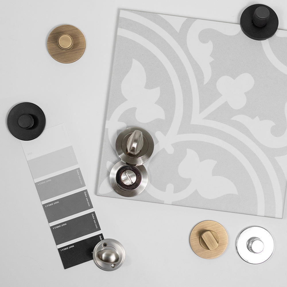 Millhouse Brass WC Turn and Release Round Rose