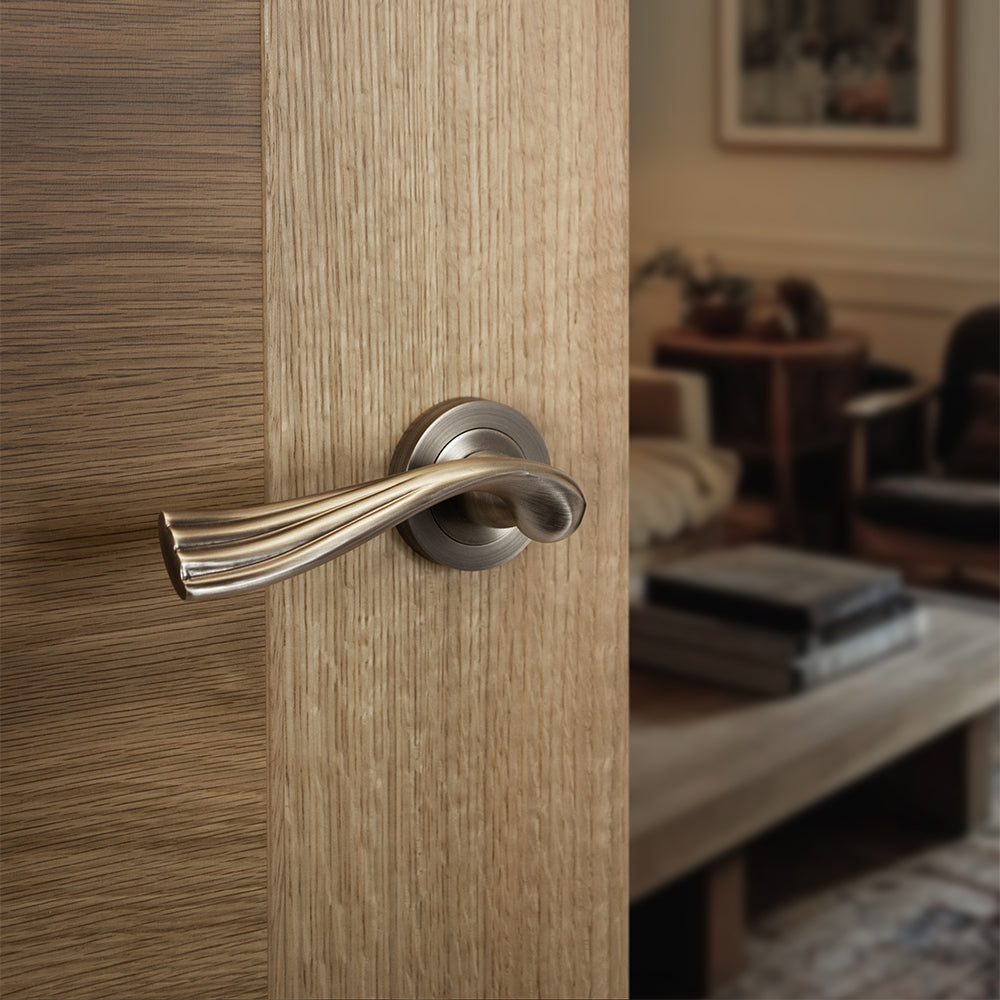 Old English Richmond Lever Round Rose