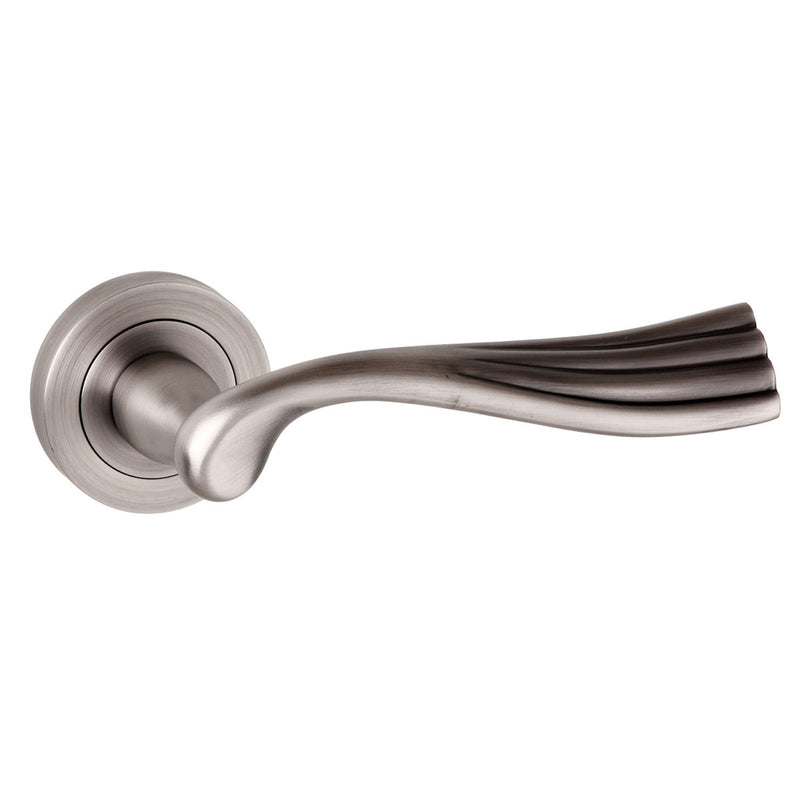Old English Richmond Lever Round Rose (Latch & Hinges Included)