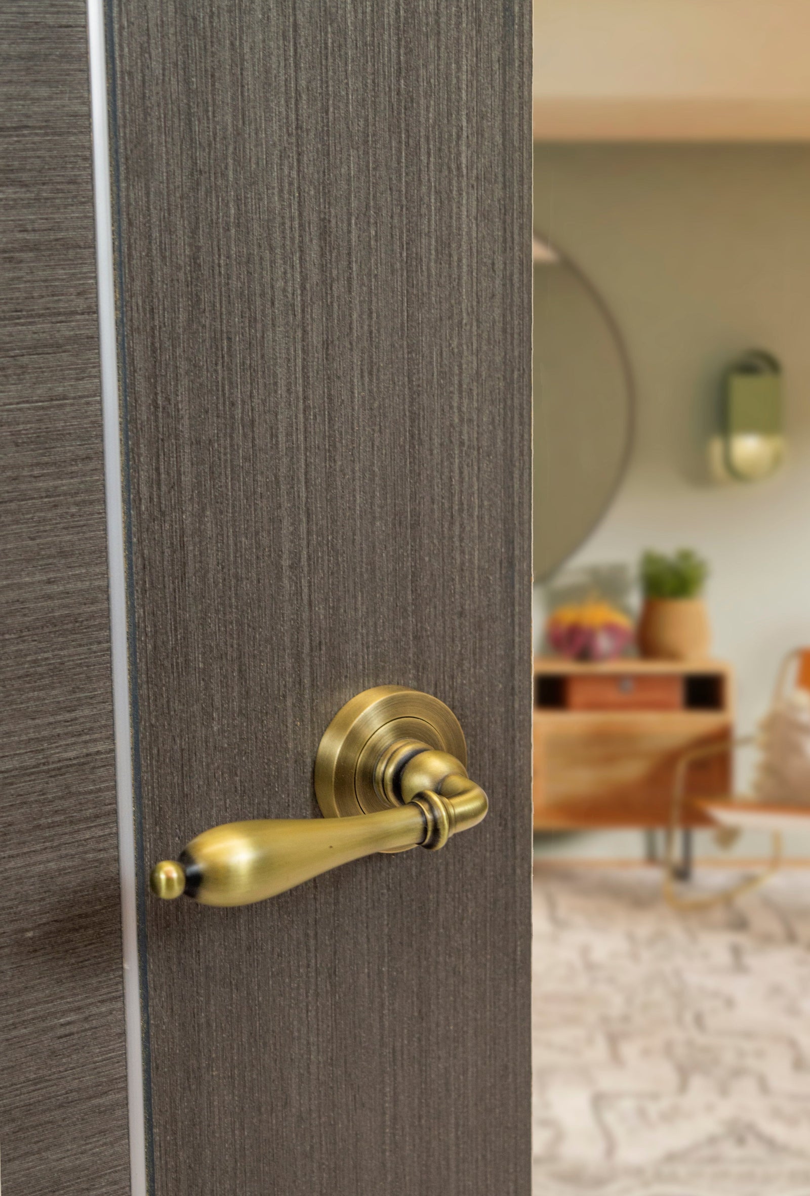 Old English Wrexham Lever Round Rose in Matt Antique Brass Lever on Round Rose Atlantic 