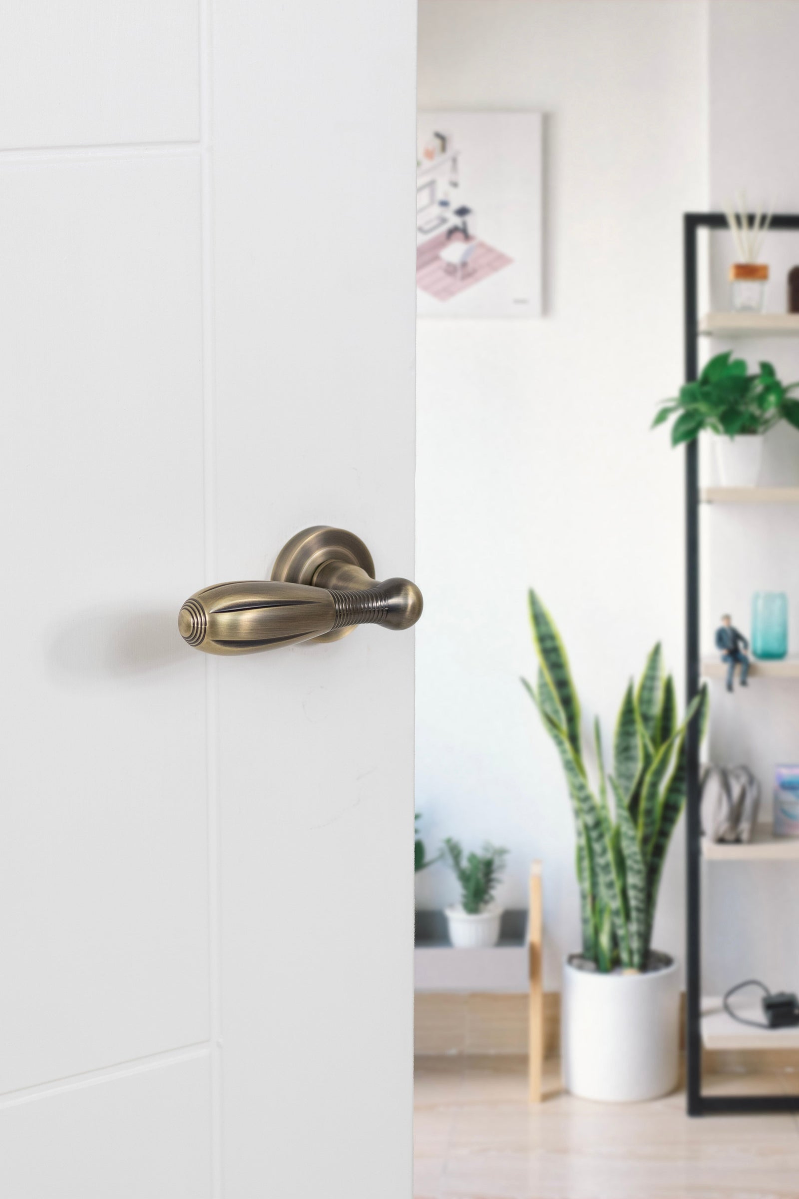 Old English Cambridge Lever Round Rose in Matt Antique Brass Lever on Round Rose Atlantic 