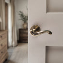 Old English Colchester Lever Round Rose