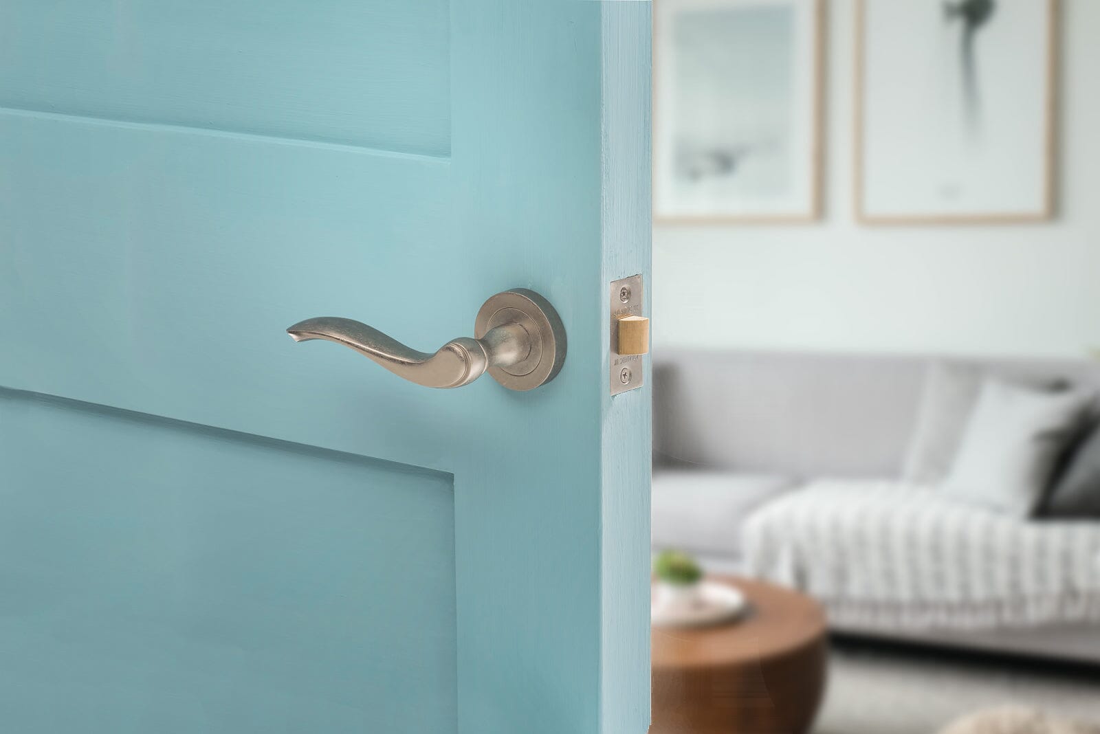 Old English Warwick Lever Round Rose (Latch & Hinges Included) Lever on Round Rose Atlantic 