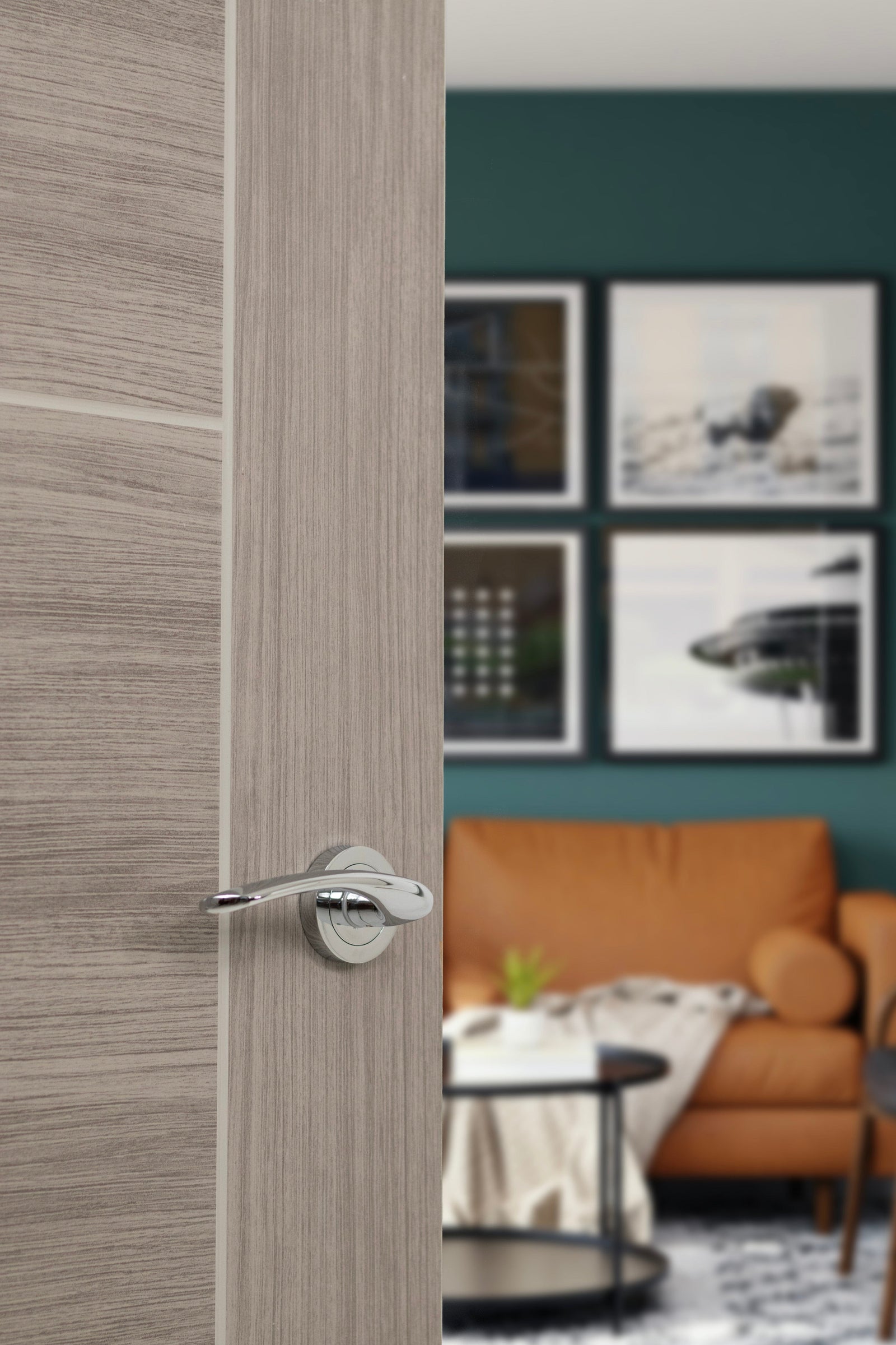 Status Arizona Lever Round Rose in Polished Chrome Lever on Round Rose Atlantic 