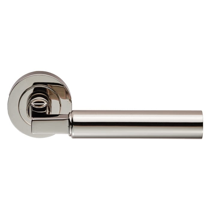 Amiata Lever on Rose